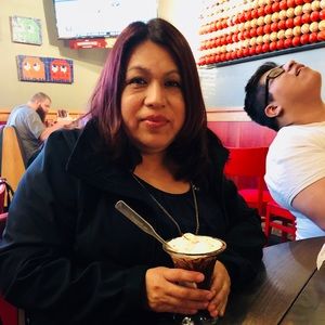 Meet your Posher, Rebeca